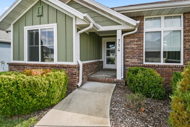 714 N Fox Hill Circle, Nixa, MO 65714