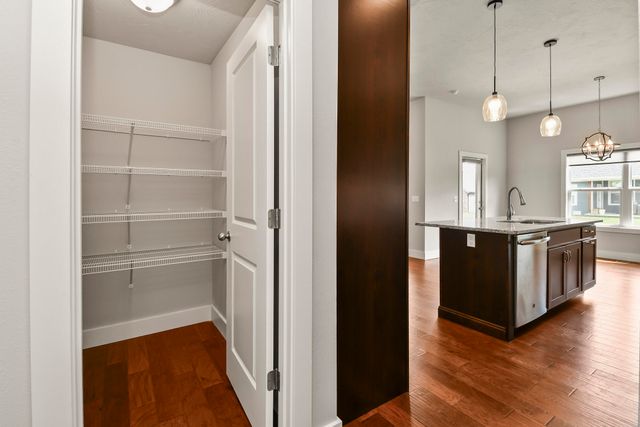 714 N Fox Hill Circle, Nixa, MO 65714