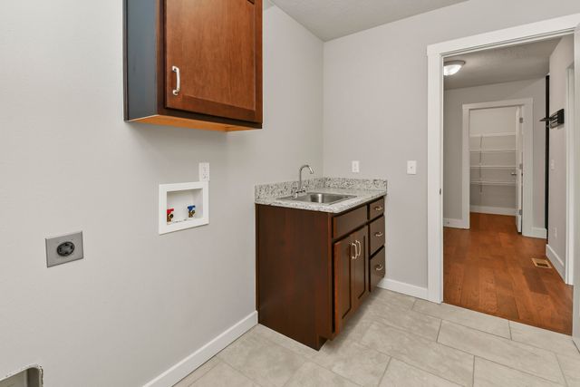 714 N Fox Hill Circle, Nixa, MO 65714