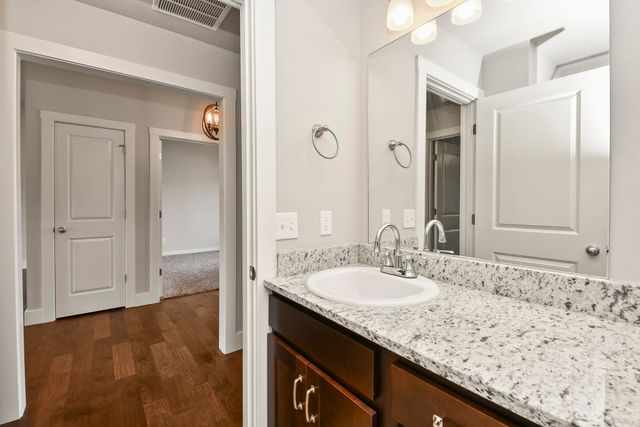 714 N Fox Hill Circle, Nixa, MO 65714