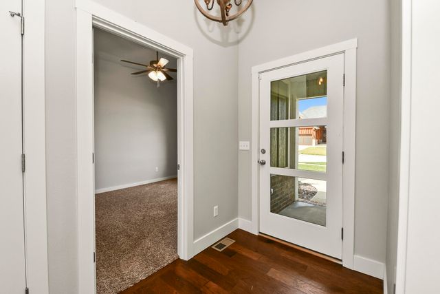 714 N Fox Hill Circle, Nixa, MO 65714