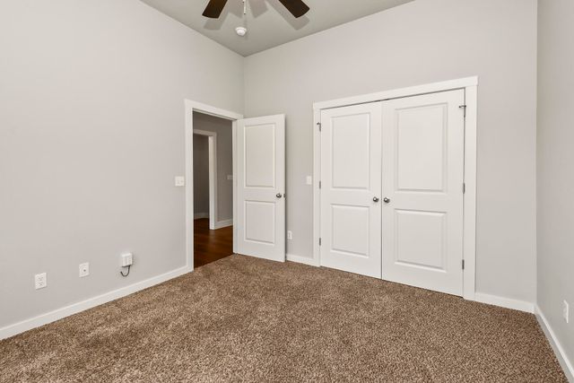 714 N Fox Hill Circle, Nixa, MO 65714