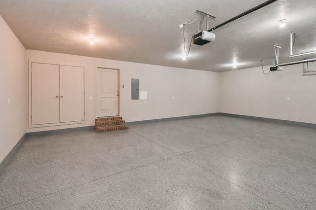 714 N Fox Hill Circle, Nixa, MO 65714