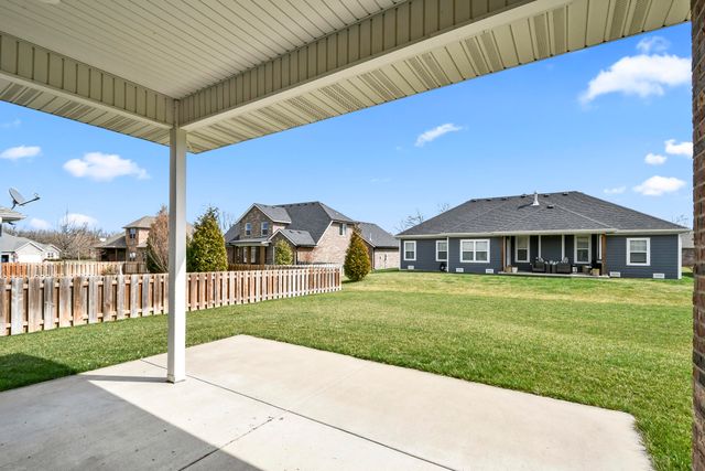 714 N Fox Hill Circle, Nixa, MO 65714