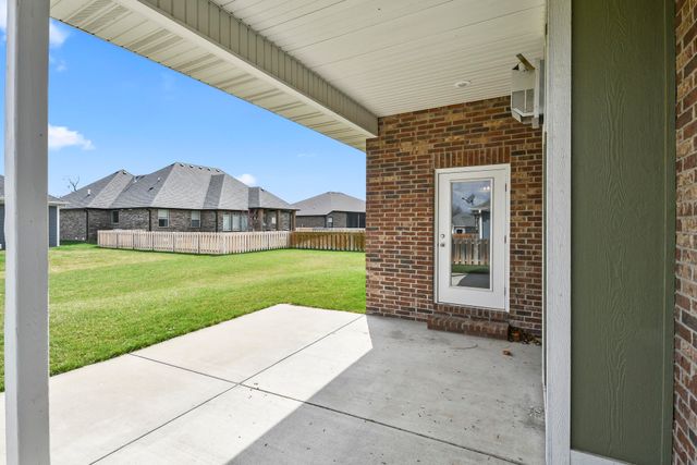 714 N Fox Hill Circle, Nixa, MO 65714
