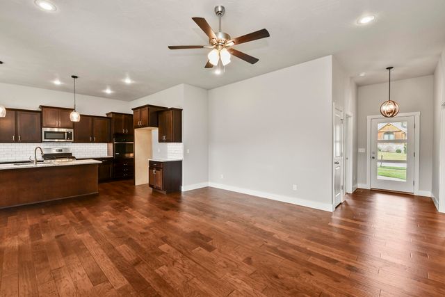 714 N Fox Hill Circle, Nixa, MO 65714