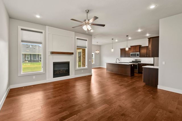 714 N Fox Hill Circle, Nixa, MO 65714