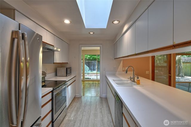 8808 SE 54th SE, Mercer Island, WA 98040