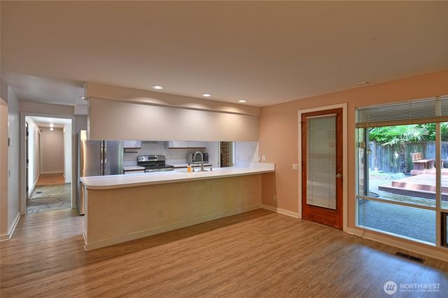 8808 SE 54th SE, Mercer Island, WA 98040