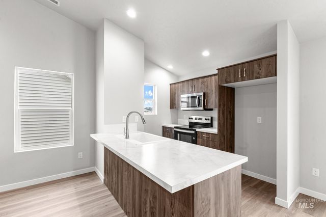 215 W 17th Ave, Jerome, ID 83338