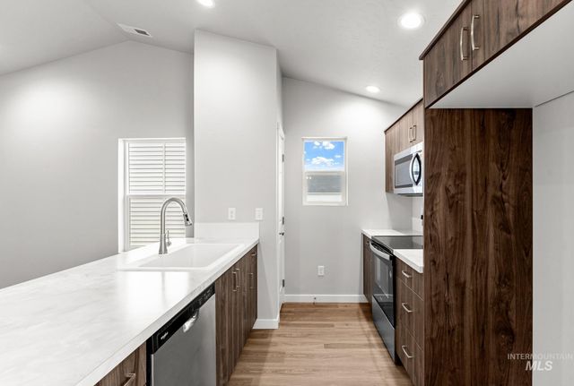 215 W 17th Ave, Jerome, ID 83338