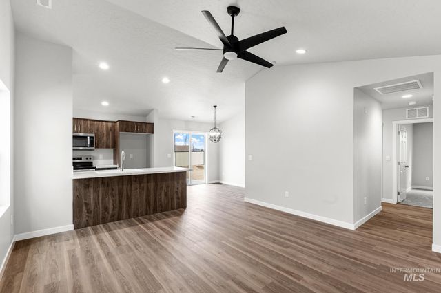 215 W 17th Ave, Jerome, ID 83338
