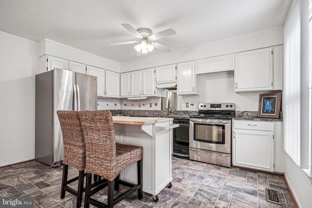 2201 MCLEAN PARK RD, Falls Church, VA 22043