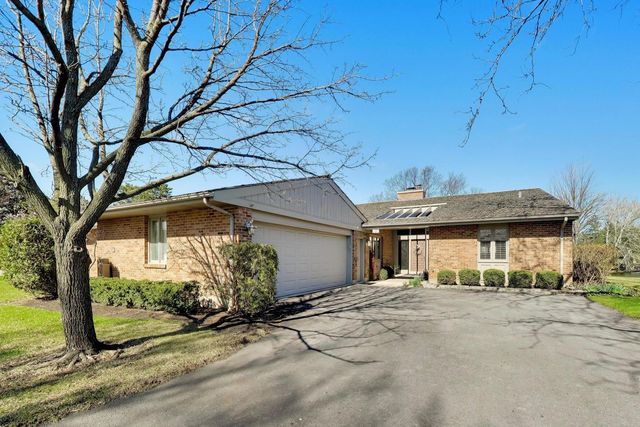 107 Briarwood Lane, Oak Brook, IL 60523