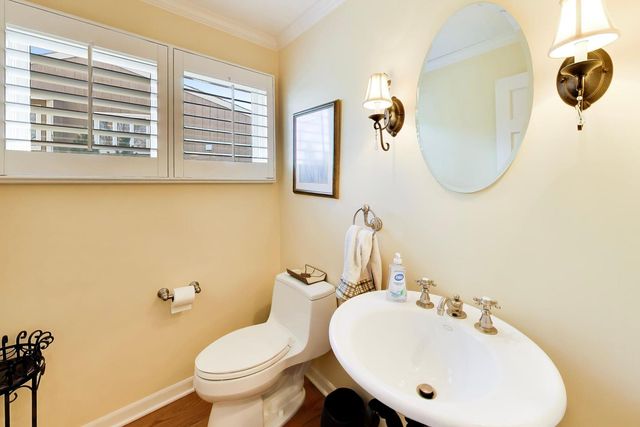 107 Briarwood Lane, Oak Brook, IL 60523