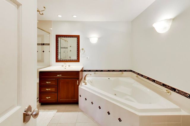 107 Briarwood Lane, Oak Brook, IL 60523