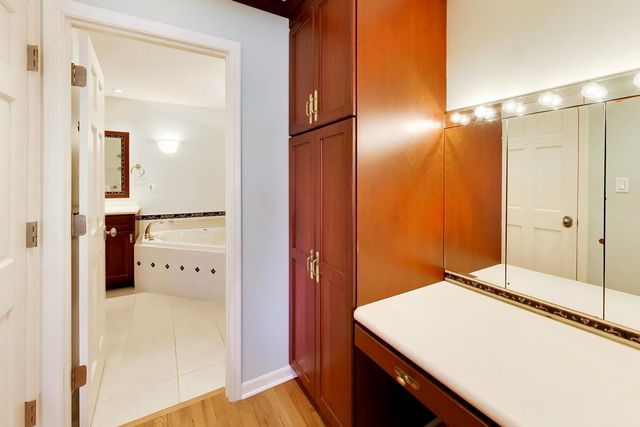 107 Briarwood Lane, Oak Brook, IL 60523