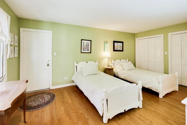 107 Briarwood Lane, Oak Brook, IL 60523