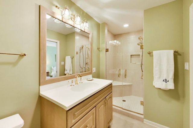 107 Briarwood Lane, Oak Brook, IL 60523