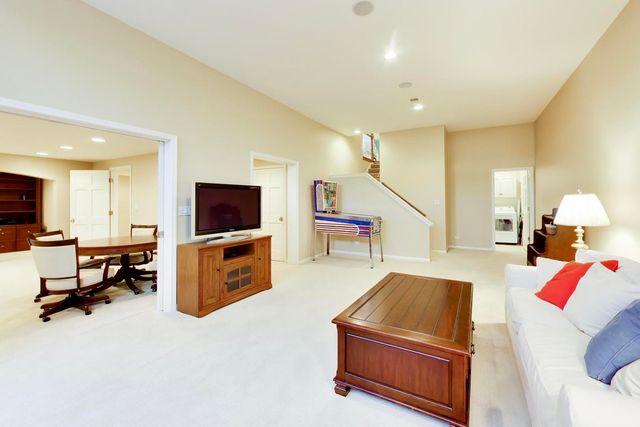 107 Briarwood Lane, Oak Brook, IL 60523