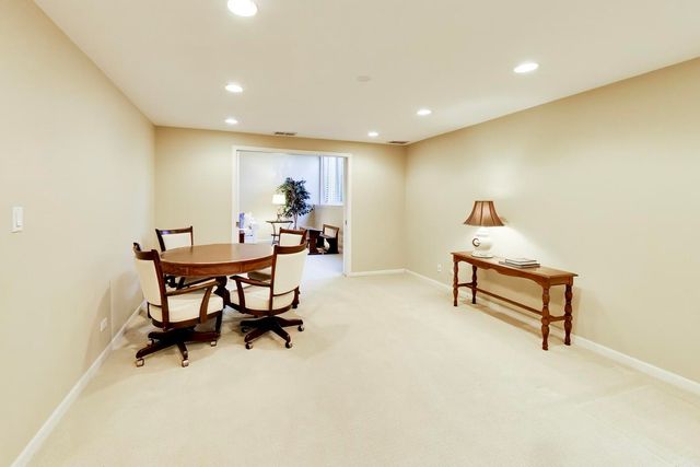 107 Briarwood Lane, Oak Brook, IL 60523