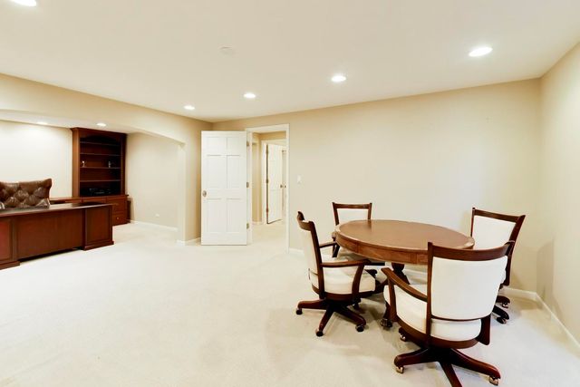 107 Briarwood Lane, Oak Brook, IL 60523