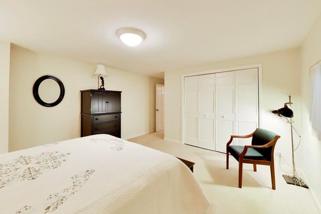 107 Briarwood Lane, Oak Brook, IL 60523