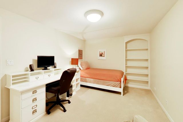 107 Briarwood Lane, Oak Brook, IL 60523