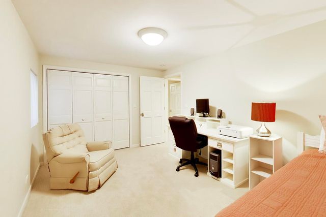 107 Briarwood Lane, Oak Brook, IL 60523