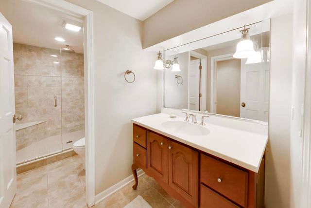 107 Briarwood Lane, Oak Brook, IL 60523