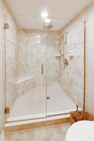 107 Briarwood Lane, Oak Brook, IL 60523