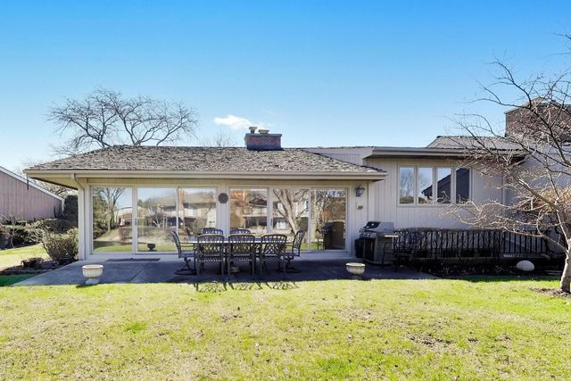 107 Briarwood Lane, Oak Brook, IL 60523