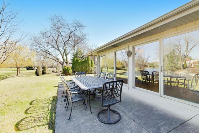 107 Briarwood Lane, Oak Brook, IL 60523