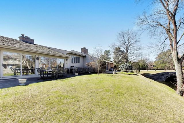 107 Briarwood Lane, Oak Brook, IL 60523