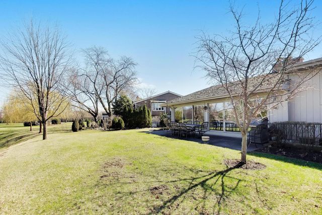 107 Briarwood Lane, Oak Brook, IL 60523