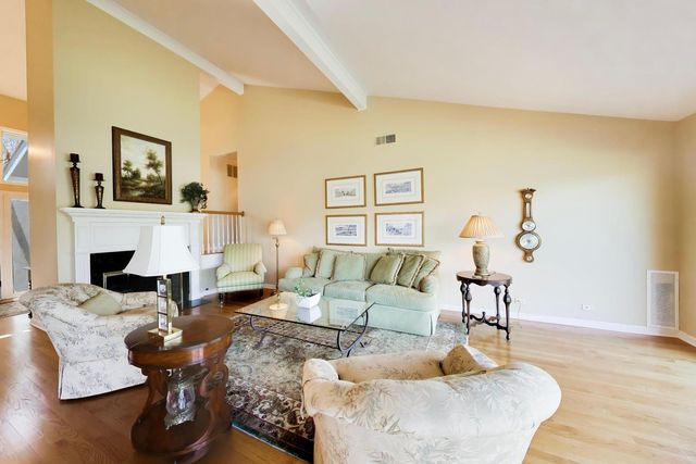 107 Briarwood Lane, Oak Brook, IL 60523