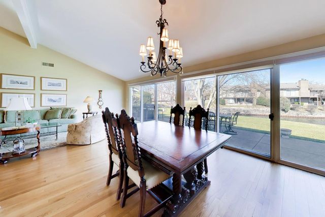 107 Briarwood Lane, Oak Brook, IL 60523