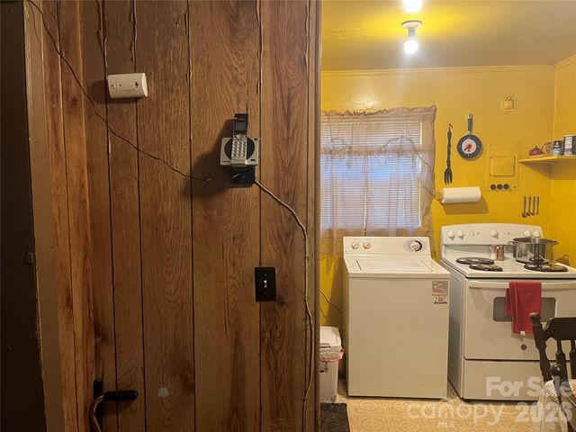 2618 Roslyn Avenue, Charlotte, NC 28208