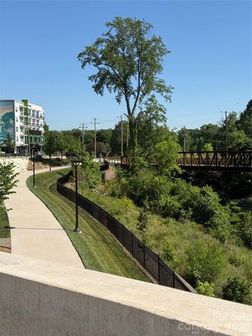 2618 Roslyn Avenue, Charlotte, NC 28208