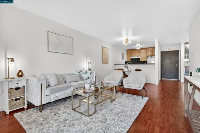 2005 Pleasant Valley Ave 103, Oakland, CA 94611