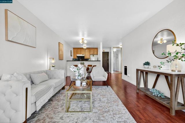 2005 Pleasant Valley Ave 103, Oakland, CA 94611