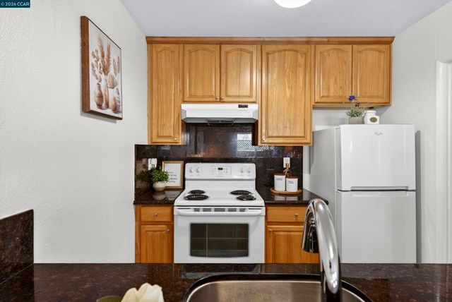 2005 Pleasant Valley Ave 103, Oakland, CA 94611