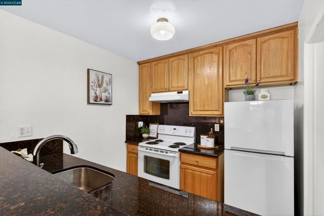 2005 Pleasant Valley Ave 103, Oakland, CA 94611