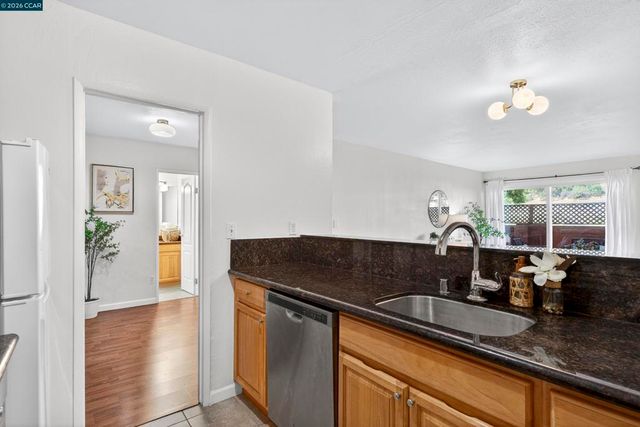 2005 Pleasant Valley Ave 103, Oakland, CA 94611