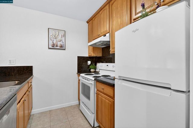 2005 Pleasant Valley Ave 103, Oakland, CA 94611