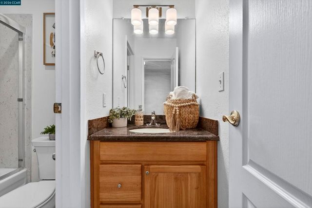 2005 Pleasant Valley Ave 103, Oakland, CA 94611