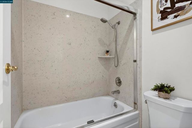 2005 Pleasant Valley Ave 103, Oakland, CA 94611