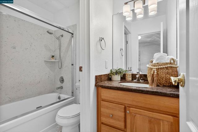 2005 Pleasant Valley Ave 103, Oakland, CA 94611