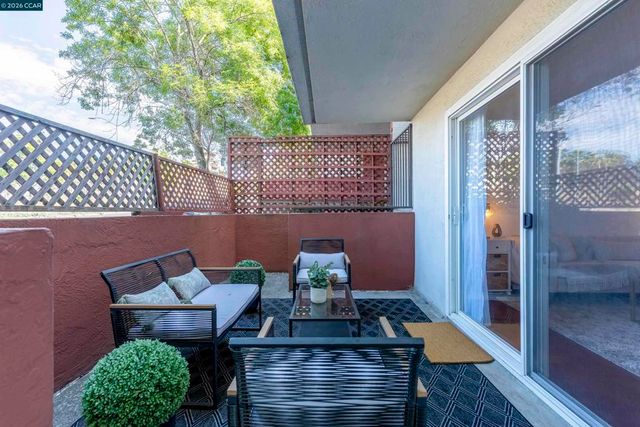 2005 Pleasant Valley Ave 103, Oakland, CA 94611