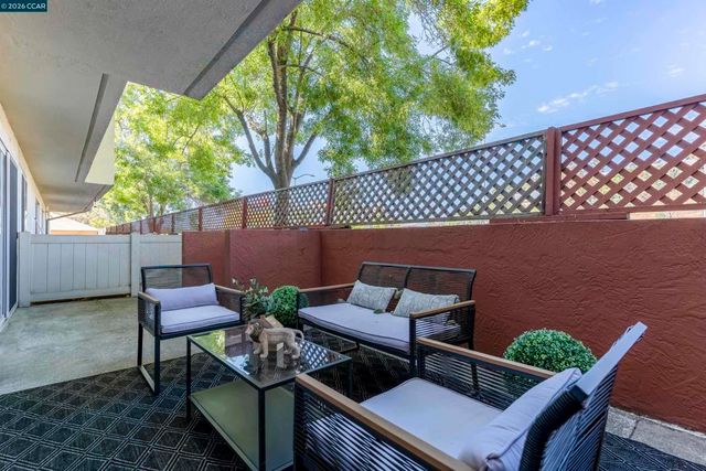 2005 Pleasant Valley Ave 103, Oakland, CA 94611